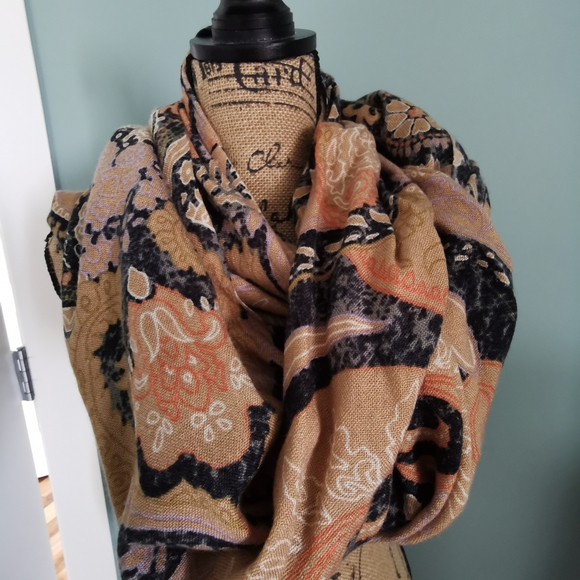 Scarf/ Wrap - Picture 5 of 5